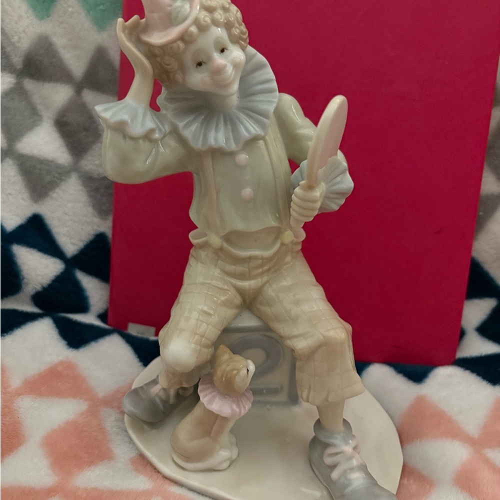 GAYLORD PORCELAIN CLOWN FIGURE 7.5 INCHES.